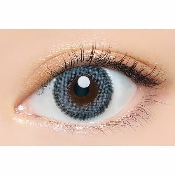 エンジェルカラー バンビシリーズワンデー スワンブルー装着画像|コスプレカラコン通販アイトルテ