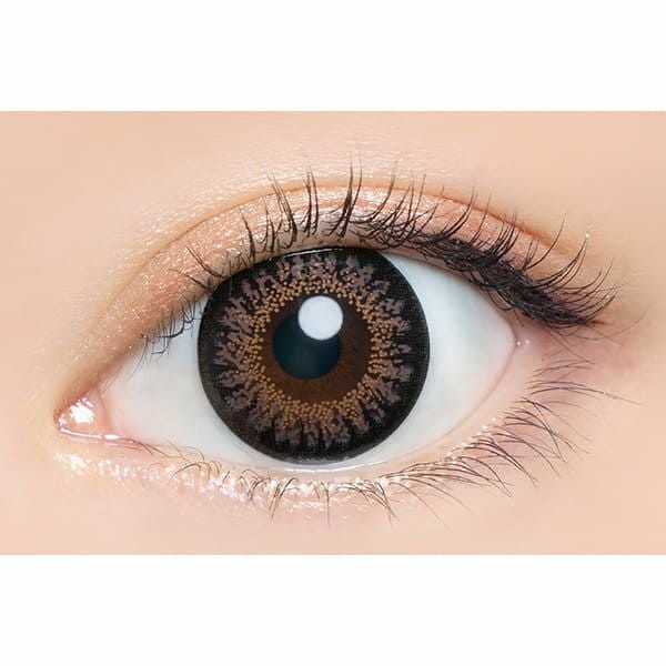 エンジェルカラー バンビシリーズワンデー ショコラ装着画像|コスプレカラコン通販アイトルテ