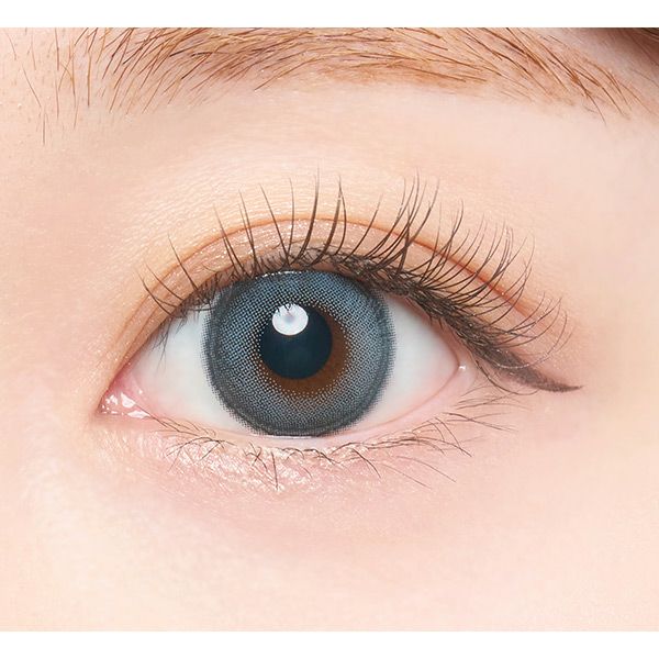 エンジェルカラー バンビシリーズ マンスリー スワンブルー装着画像|コスプレカラコン通販アイトルテ