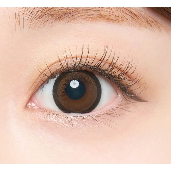 エンジェルカラー バンビシリーズ マンスリー アーモンド装着画像|コスプレカラコン通販アイトルテ