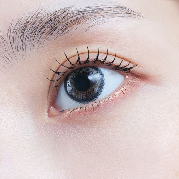 アイスター（eyestar）デイグローグレー装着画像|コスプレカラコン通販アイトルテ