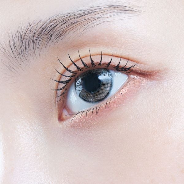 アイスター（eyestar）スターフレアベージュ装着画像|コスプレカラコン通販アイトルテ