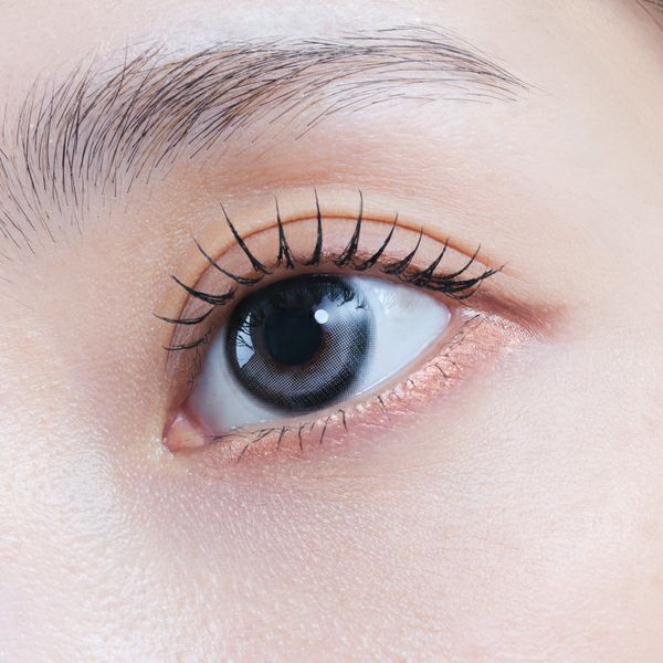 アイスター（eyestar）アイコニックグレー装着画像|コスプレカラコン通販アイトルテ