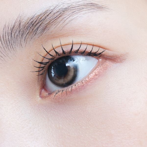 アイスター（eyestar）アイコニックブラウン装着画像|コスプレカラコン通販アイトルテ